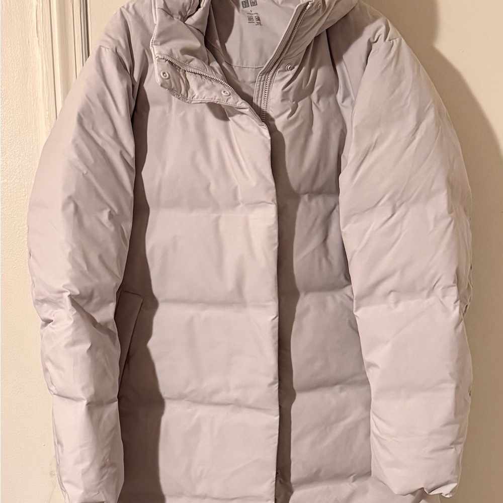 Uniqlo Women's Light Gray Puffer Jacket